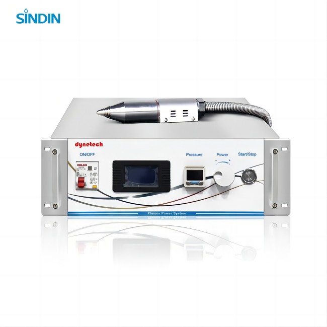 大氣等離子清洗機針對手機行業(yè)的應用，不僅可以提高產(chǎn)品的質量和可靠性，還可以提高生產(chǎn)效率。 手機組裝時需要使用大氣等離子清洗機進行表面活化，可在手機組裝粘接前、中框粘接前、耳機粘接前、攝像頭模組封裝前、蓋板粘接、蓋板印刷前進行等離子清洗。有效解決粘接不牢、焊接不牢、印刷不上、點膠易掉等問題，提高表面附著力，增大粘接強度。